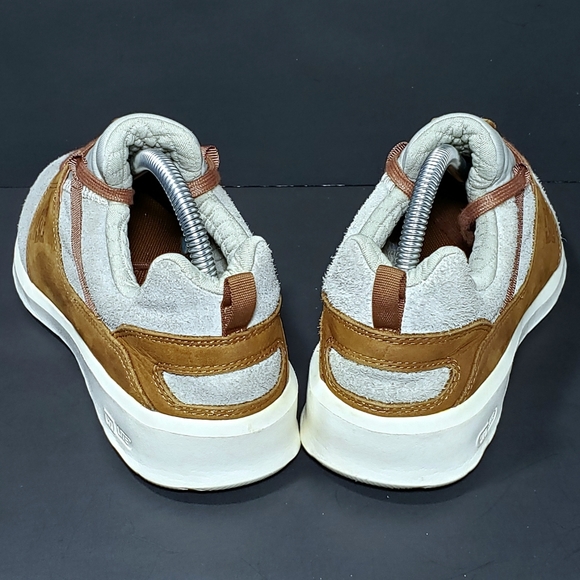 dc heathrow sneakers